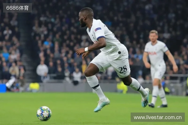 记者：乔纳森-戴维未来存疑，拜仁和热刺已了解球员离队条件